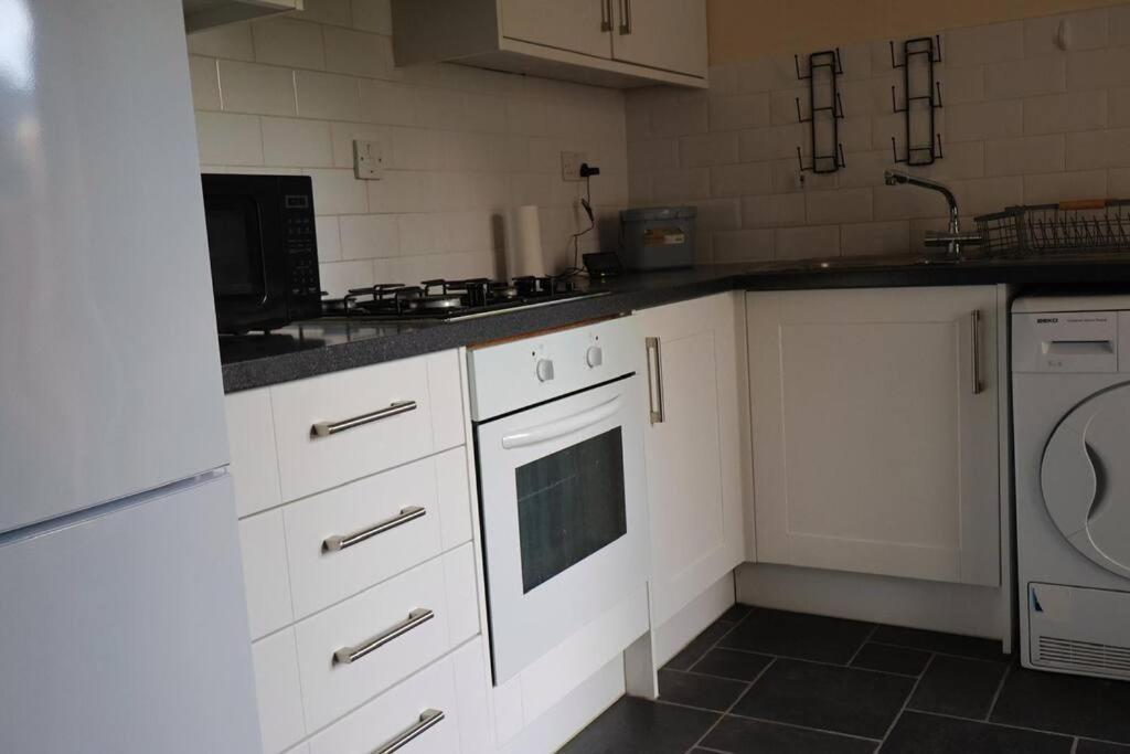 Modern 2 Bed With Parking Watford (Hertfordshire)