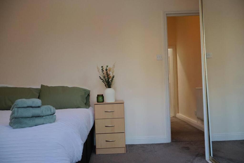 Modern 2 Bed With Parking * Watford (Hertfordshire)