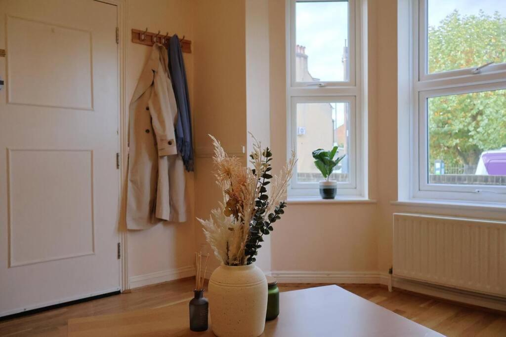 Modern 2 Bed With Parking * Watford (Hertfordshire)